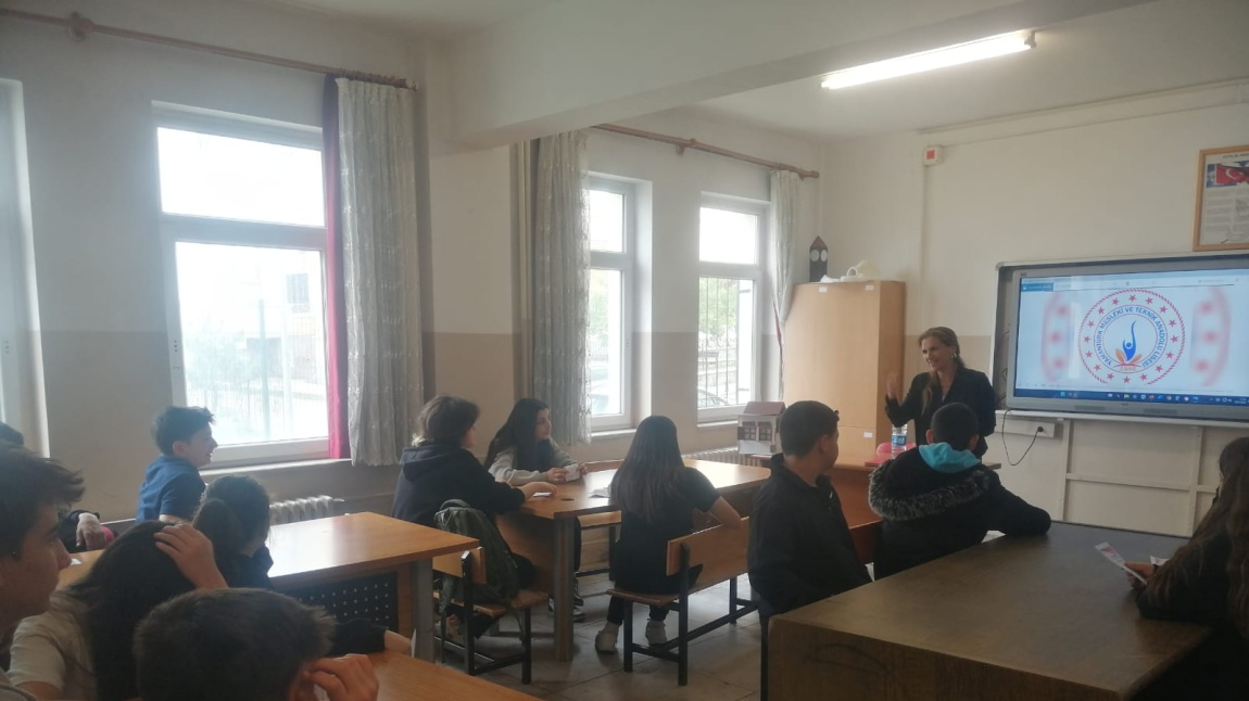 Mesleki Tanıtım ve Yönlendirme Kapsamında Ortaokul Öğrencilerine Alan Tanıtım Seminerleri